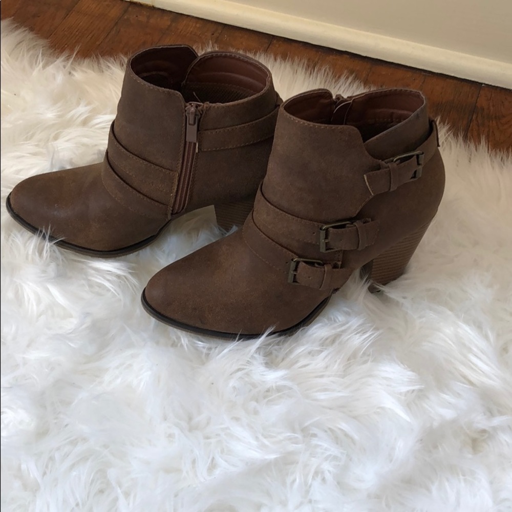 Short Buckle Boots 8.5